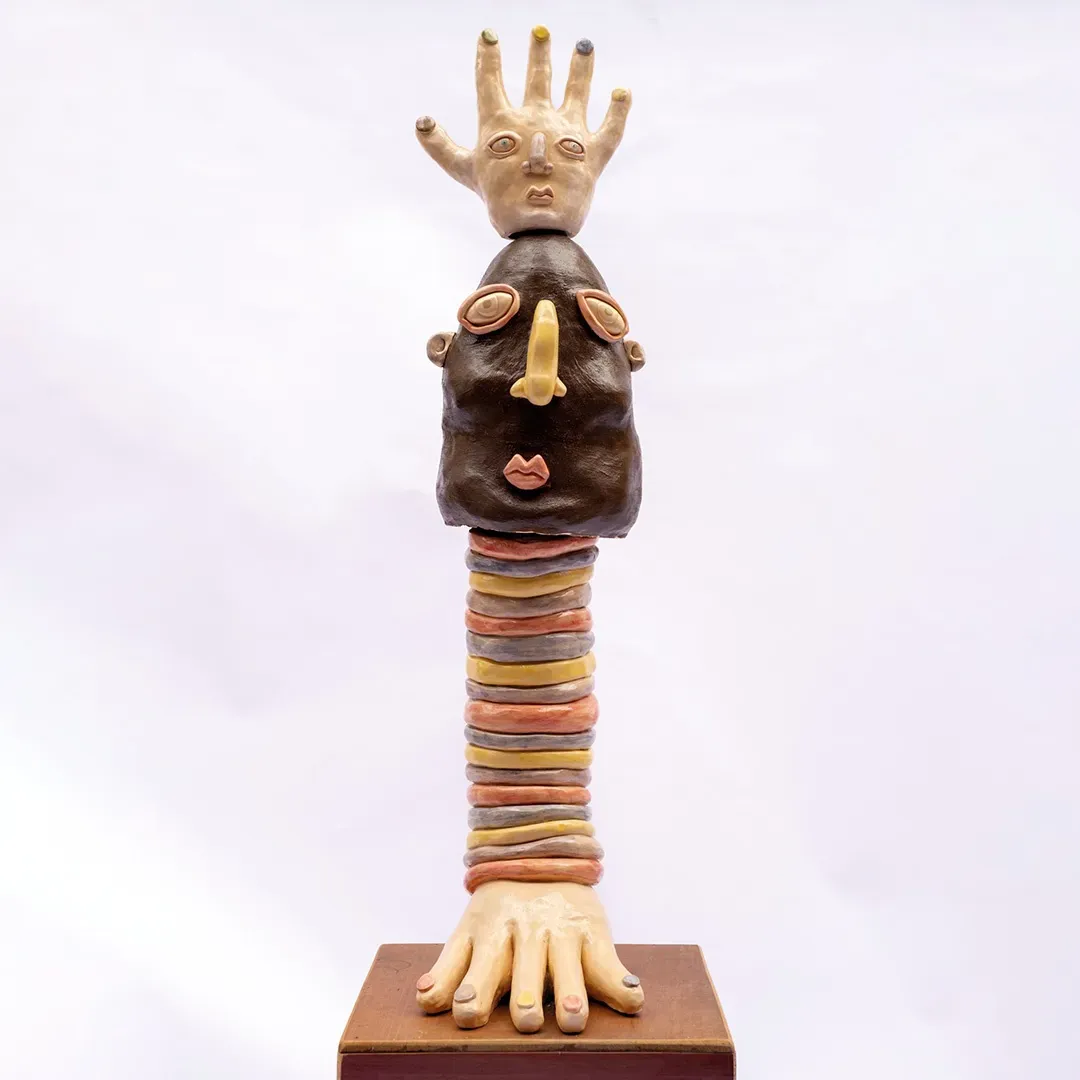Bruna Gidi Estrambote, 2021 Escultura cerâmica 111 x 26 x 30 cm